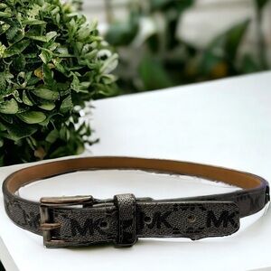 MICHAEL KORS MK Gray Belt With Silver Tone Belt Buckle Size M 31-37"